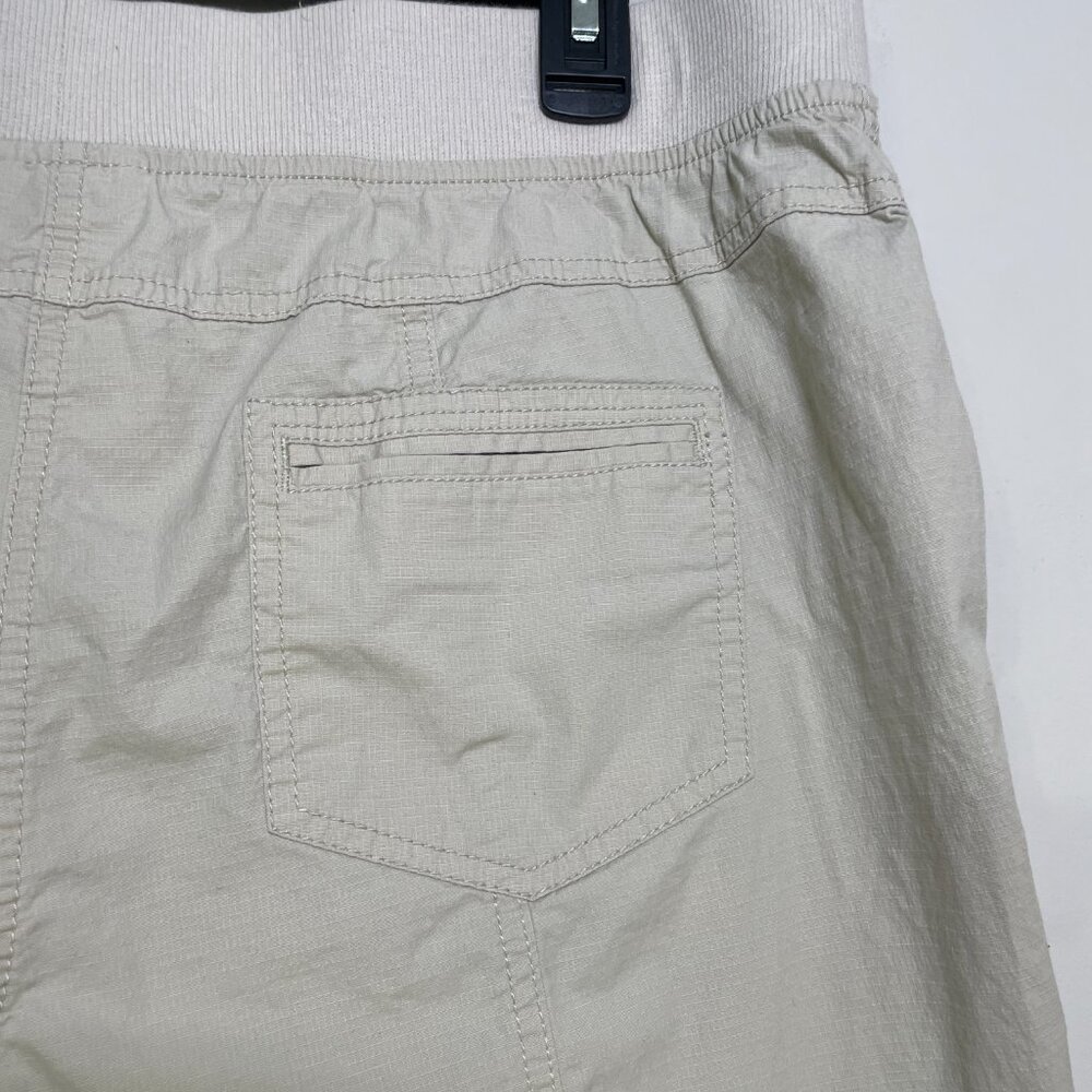 Women's Size 14 Chico's Cream Color Cargo Capris - Picture 14 of 14